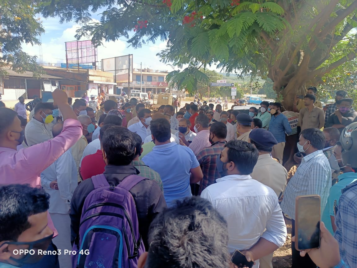 ರಸ್ತೆ ಅಗಲೀಕರಣದಿಂದ ಮನೆ ಕಳೆದುಕೊಳ್ಳುವ ಭೀತಿ: ಸಿ.ಟಿ.ರವಿ ವಿರುದ್ಧ ಸ‍್ಥಳೀಯರಿಂದ ಪ್ರತಿಭಟನೆ