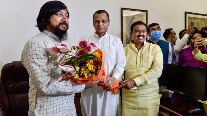 ಅಮಿತ್‌ ಶಾ ಸಹಾಯಕ ಸಚಿವನ ಶೈಕ್ಷಣಿಕ ಅರ್ಹತೆ ಕುರಿತು ನೂತನ ವಿವಾದ ಸೃಷ್ಟಿ