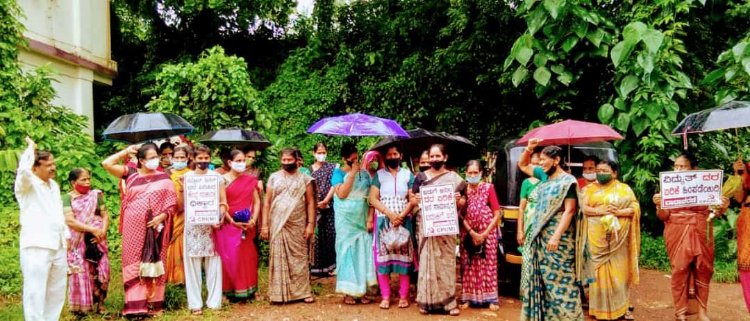 ಮಂಗಳೂರಿನ ವಿವಿಧೆಡೆ ಬೆಲೆಯೇರಿಕೆಯ ವಿರುದ್ಧ ಪ್ರತಿಭಟನೆ