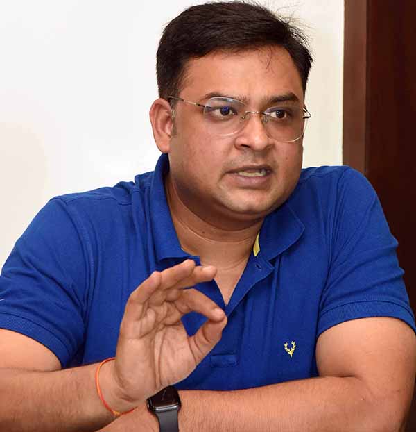 ವಿದೇಶಕ್ಕೆ ಉದ್ಯೋಗಕ್ಕಾಗಿ ತೆರಳುವಾಗ ಇರಲಿ ಎಚ್ಚರ : ಇವು ಕರ್ನಾಟಕದ ಅಧಿಕೃತ ಎಜೆನ್ಸಿಗಳು