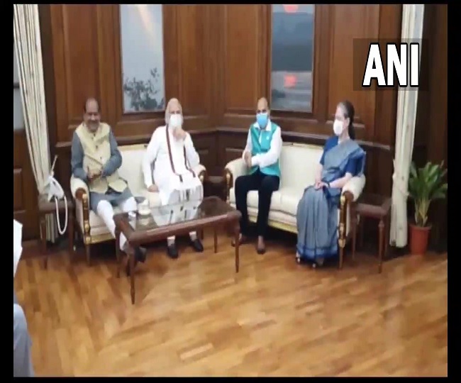 ಲೋಕಸಭಾ ಅಧಿವೇಶನ ಹಠಾತ್ ಅಂತ್ಯದ ನಂತರ ಸ್ಪೀಕರ್ ಸಭೆಯಲ್ಲಿ ಹಾಜರಾದ ಪ್ರಧಾನಿ ಮೋದಿ, ಸೋನಿಯಾ ಗಾಂಧಿ