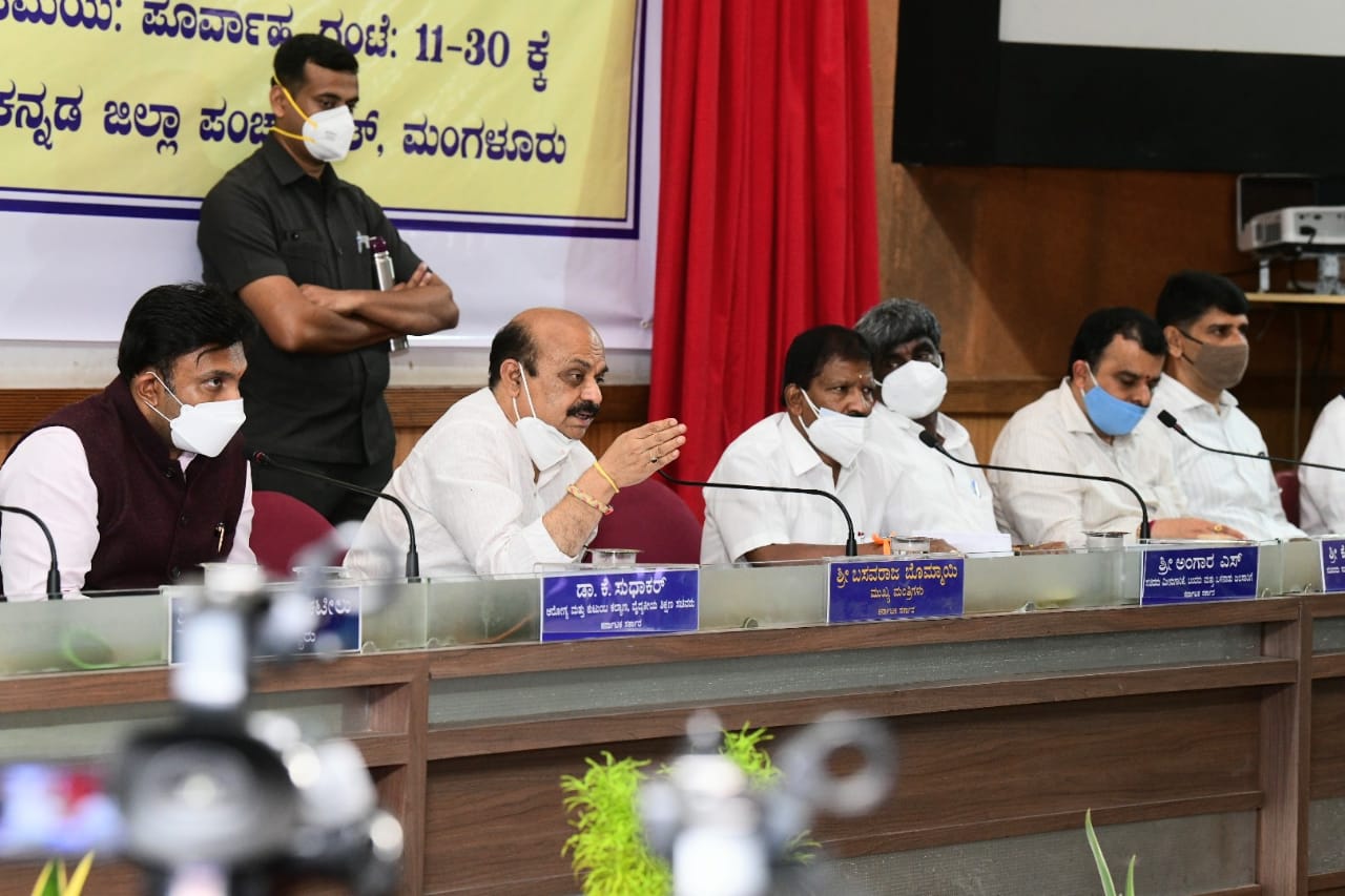 ಮಂಗಳೂರು : ಸಿಎಂ ಬಸವರಾಜ ಬೊಮ್ಮಾಯಿ ಅಧ್ಯಕ್ಷತೆಯಲ್ಲಿ ಕೋವಿಡ್ ಪರಿಶೀಲನಾ ಸಭೆ