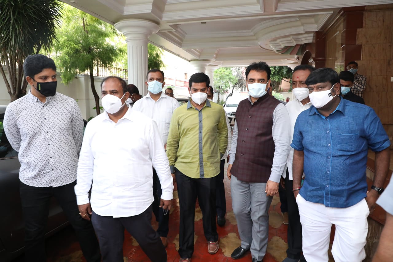 ಶಾಸಕ ಸತೀಶ್ ರೆಡ್ಡಿ ಮನೆಗೆ ಭೇಟಿ ನೀಡಿದ ಸಚಿವ ಡಾ.ಸಿ.ಎನ್.ಅಶ್ವತ್ಥನಾರಾಯಣ