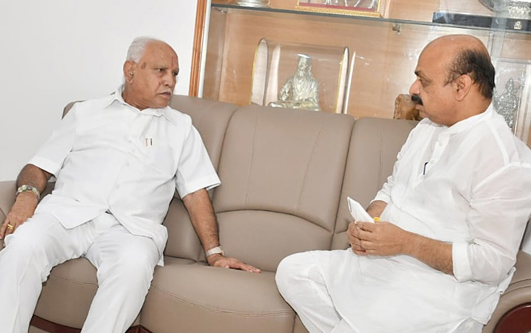 ಬಿಎಸ್‍ವೈ ಭೇಟಿ ಮಾಡಿದ ಸಿಎಂ ಬಸವರಾಜ ಬೊಮ್ಮಾಯಿ