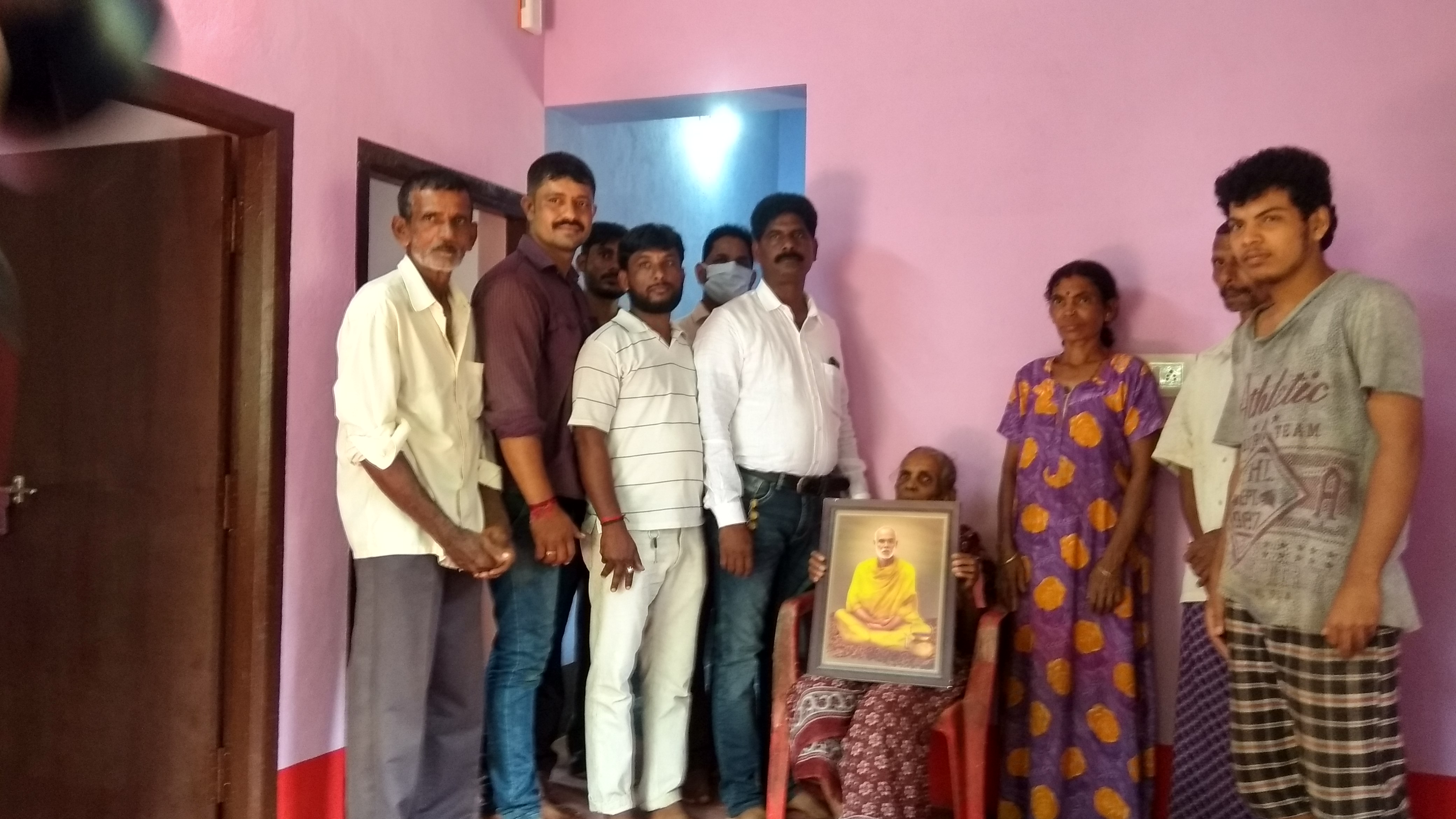 ತಾರಿಗುಡ್ಡೆ: ಕುಟುಂಬಕ್ಕೆ ಮನೆ ಹಸ್ತಾಂತ