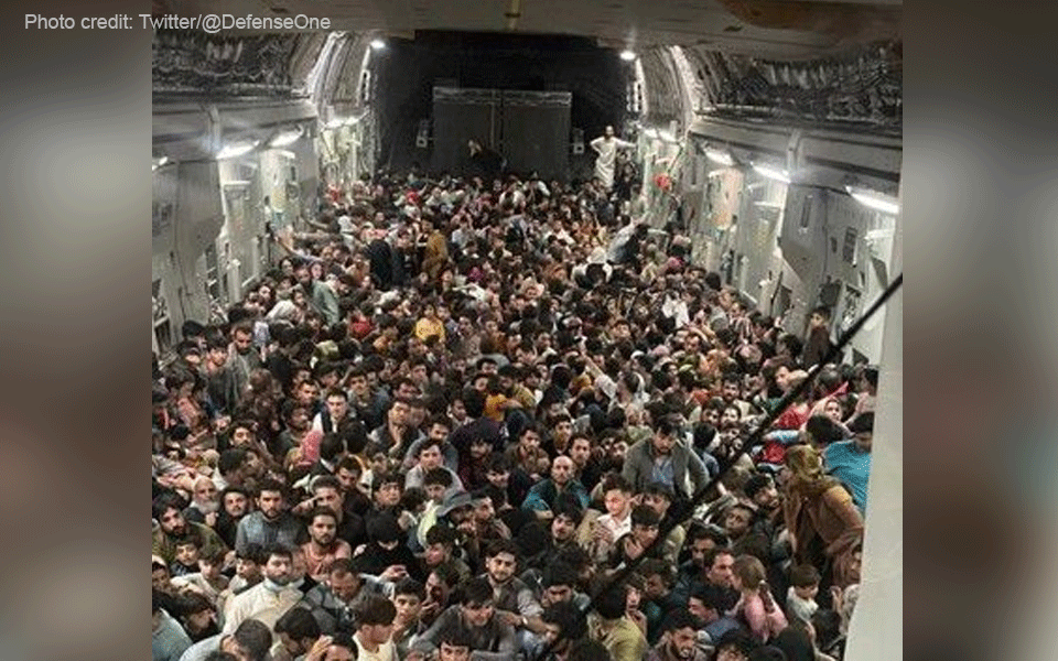 ಅಮೆರಿಕದ ಸರಕು ಸಾಗಣೆ ವಿಮಾನದಲ್ಲಿ 600 ಕ್ಕೂ ಹೆಚ್ಚು ಅಫ್ಘಾನ್ ನಾಗರಿಕರು ಖತರ್ ಗೆ ಪ್ರಯಾಣ: ಫೋಟೊ ವೈರಲ್