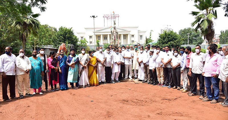 ದೇಶಕ್ಕೆ ಒಬ್ಬರೇ ಮಹಾತ್ಮ ಗಾಂಧೀಜಿ: ಹರೀಶ್ ಕುಮಾರ್‌