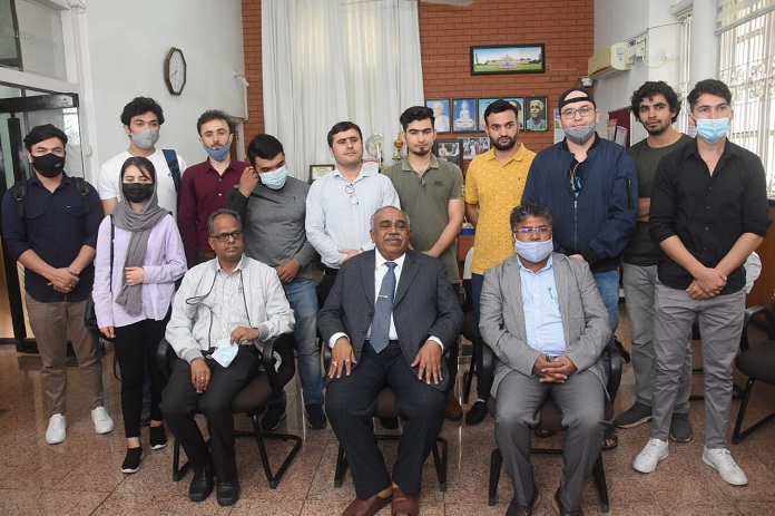 ಮೈಸೂರು ವಿವಿಯಲ್ಲಿ ಓದುತ್ತಿರುವ ಅಫ್ಘಾನಿಸ್ತಾನದ ವಿದ್ಯಾರ್ಥಿಗಳಿಗೆ ಅಭಯ ನೀಡಿದ ಕುಲಪತಿ ಪ್ರೊ.ಜೆ.ಹೇಮಂತ್ ಕುಮಾರ್