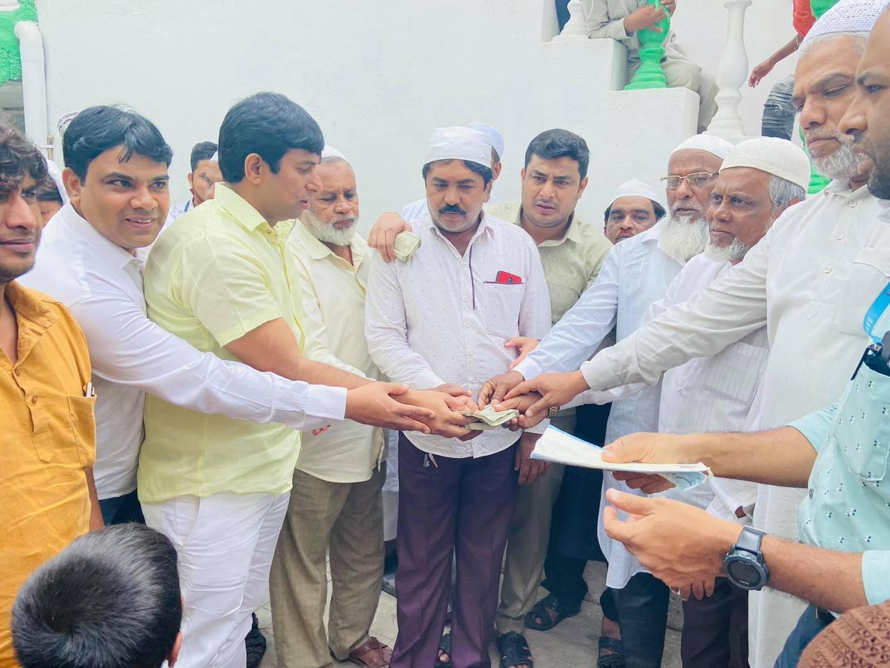 ಕೋವಿಡ್ ಲಾಕ್‍ಡೌನ್-ಮಳೆಯಿಂದ ಸಂಕಷ್ಟಕ್ಕೊಳಗಾದ ಕುಟುಂಬಗಳಿಗೆ ಇಮ್ರಾನ್ ಪಾಷ ನೆರವು