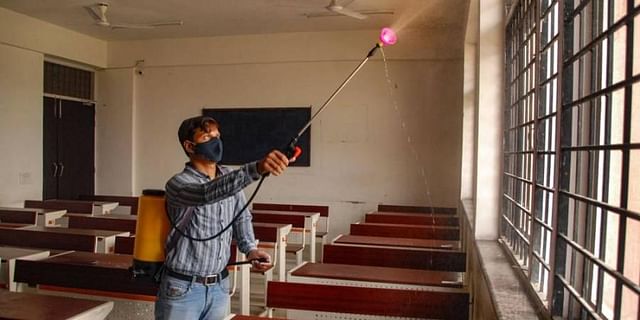 ತಮಿಳುನಾಡು:ಸೋಮವಾರದಿಂದ ಚಿತ್ರಮಂದಿರಗಳು,ಮುಂದಿನ ತಿಂಗಳು ಶಾಲೆ ತೆರೆಯಲು ಅನುಮತಿ