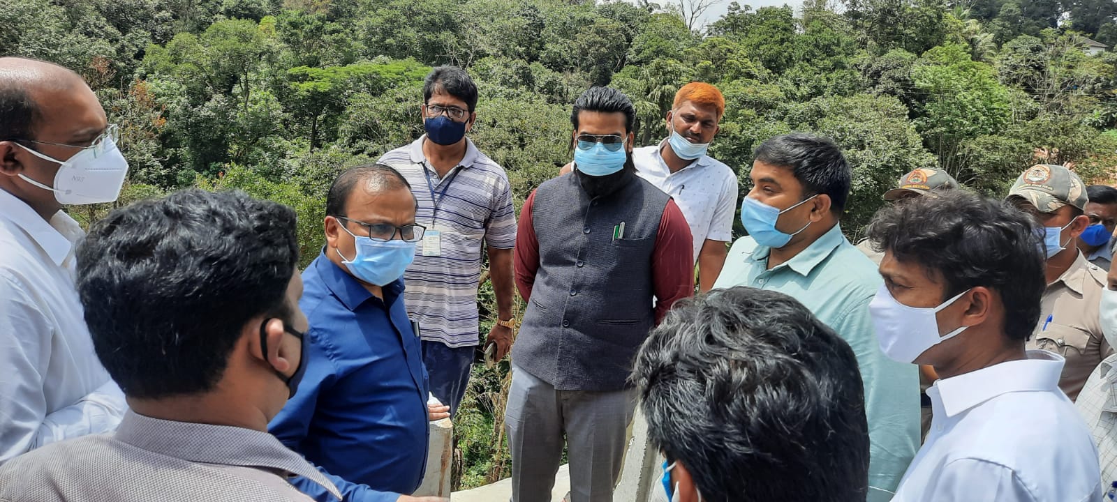 ಶಿರಾಡಿ ಘಾಟ್‌ನಲ್ಲಿ ವಾಹನ ಸಂಚಾರ ಸ್ಥಗಿತ ಹಿನ್ನೆಲೆ: ಉಭಯ ಜಿಲ್ಲಾಧಿಕಾರಿಗಳಿಂದ ಜಂಟಿ ಸಮೀಕ್ಷೆ