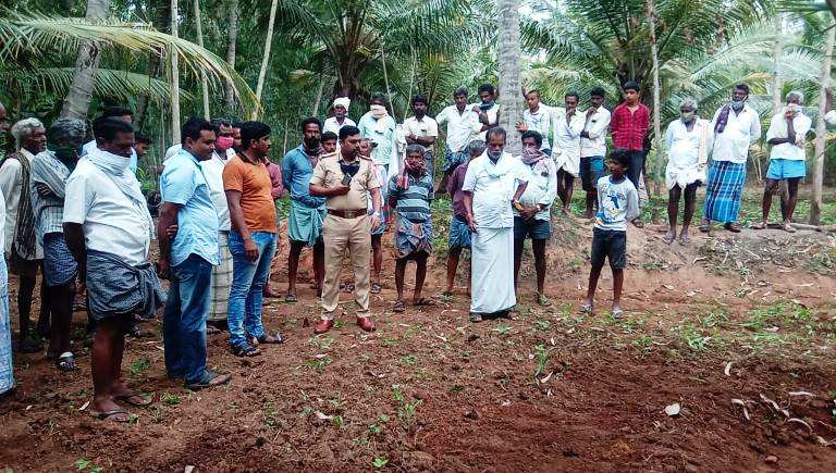 ಮಳವಳ್ಳಿ: ಪತ್ನಿಯ ಹತ್ಯೆಗೈದು ಪಕ್ಕದ ಜಮೀನಿನಲ್ಲಿ ಹೂತುಹಾಕಿ ಪರಾರಿಯಾದ ಪತಿ