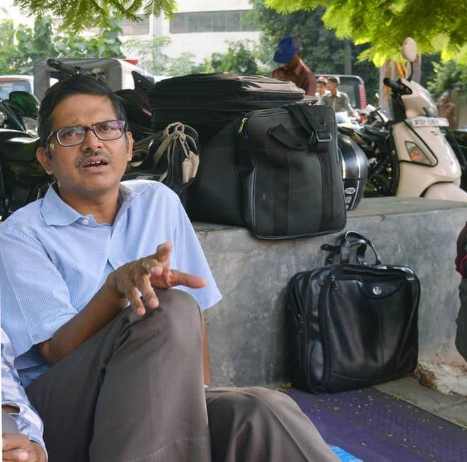 ಆದಿತ್ಯನಾಥ್  ವಿರುದ್ಧ ಚುನಾವಣೆಯಲ್ಲಿ ಸ್ಪರ್ಧಿಸುವುದಾಗಿ ಘೋಷಿಸಿದ್ದ ಮಾಜಿ ಐಪಿಎಸ್ ಅಧಿಕಾರಿಗೆ ಗೃಹ ಬಂಧನ