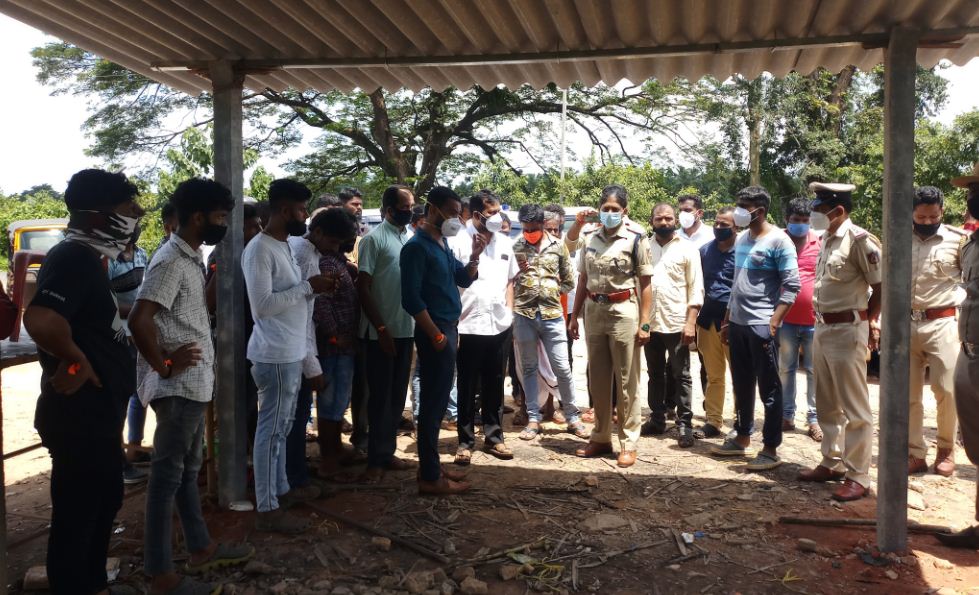 ಮೀನಿನ ಅಂಗಡಿಗೆ ಬೆಂಕಿ: ಆರೋಪಿಗಳ ಬಂಧನಕ್ಕೆ ಹಿಂಜಾವೇ ಆಗ್ರಹ