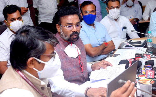 ಆನ್‍ಲೈನ್‍ನಲ್ಲಿ ವಿದ್ಯಾರ್ಥಿಗಳಿಗೆ ಬಸ್ ಪಾಸ್ ವಿತರಣೆ: ಸಚಿವ ಶ್ರೀರಾಮುಲು