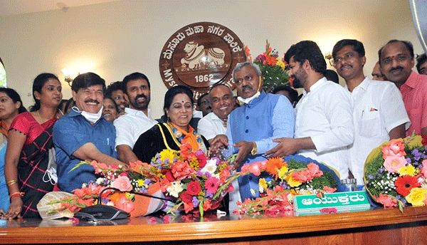 ಮೈಸೂರು ಮನಪಾ ಮೇಯರ್ ಚುನಾವಣೆ: ಪ್ರಥಮ ಬಾರಿ ಮೇಯರ್ ಪಟ್ಟಕ್ಕೇರಿದ ಬಿಜೆಪಿ