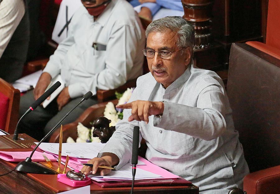 ವಿಧಾನಸೌಧದ ಬ್ಯಾಂಕ್ವೆಟ್‍ಹಾಲ್‍ನಲ್ಲಿ ಮಾಜಿ ಮುಖ್ಯಮಂತ್ರಿಗಳ ಭಾವಚಿತ್ರವಿರಲಿ: ಬಸವರಾಜ ಹೊರಟ್ಟಿ