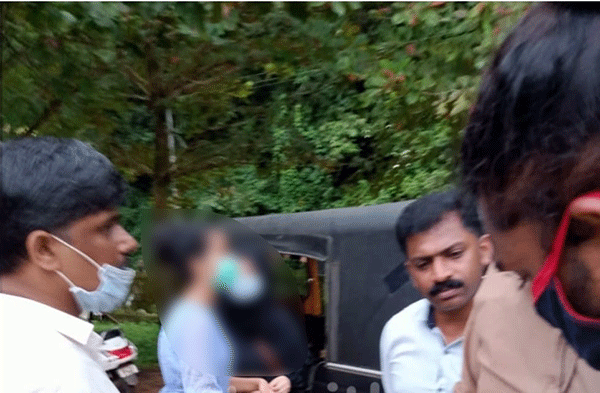 ಕಾರಿಂಜ ದೇವಸ್ಥಾನಕ್ಕೆ ಪ್ರವಾಸಕ್ಕೆ ಬಂದಿದ್ದ ವಿದ್ಯಾರ್ಥಿಗಳ ಮೇಲೆ ಗೂಂಡಾಗಿರಿ: ಸಂಘ ಪರಿವಾರದ ಐವರ ವಿರುದ್ಧ ದೂರು