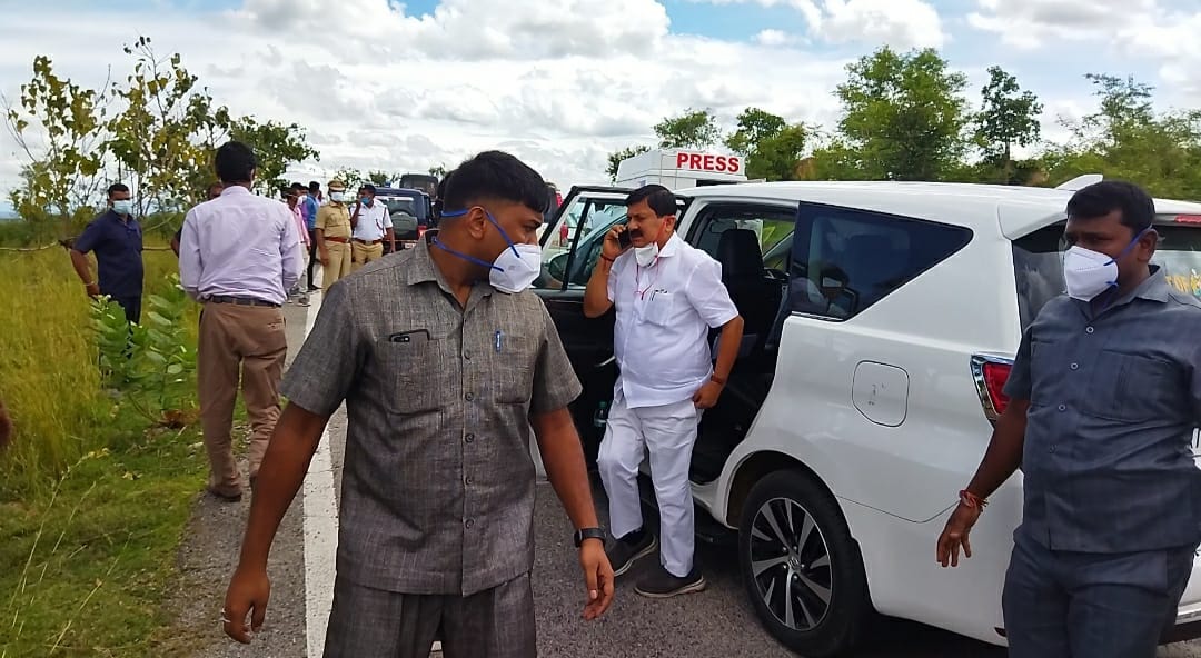 ಘಟನಾ ಸ್ಥಳಕ್ಕೆ ಭೇಟಿ ನೀಡದ ಗೃಹ ಸಚಿವರ ವಿರುದ್ಧ ಸಾರ್ವಜನಿಕರಿಂದ ಟೀಕೆ: ನಂತರ ಸ್ಥಳ ಪರಿಶೀಲಿಸಿದ ಸಚಿವ