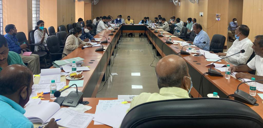 ಉಡುಪಿ: ಕೃಷಿಯಿಂದ ವಸತಿಗೆ 10 ಸೆನ್ಸ್ ಭೂಪರಿವರ್ತನೆಗೆ ಅವಕಾಶ; ಸರಕಾರಿ ಭರವಸೆಗಳ ಸಮಿತಿ ಸಭೆ ನಿರ್ಣಯ