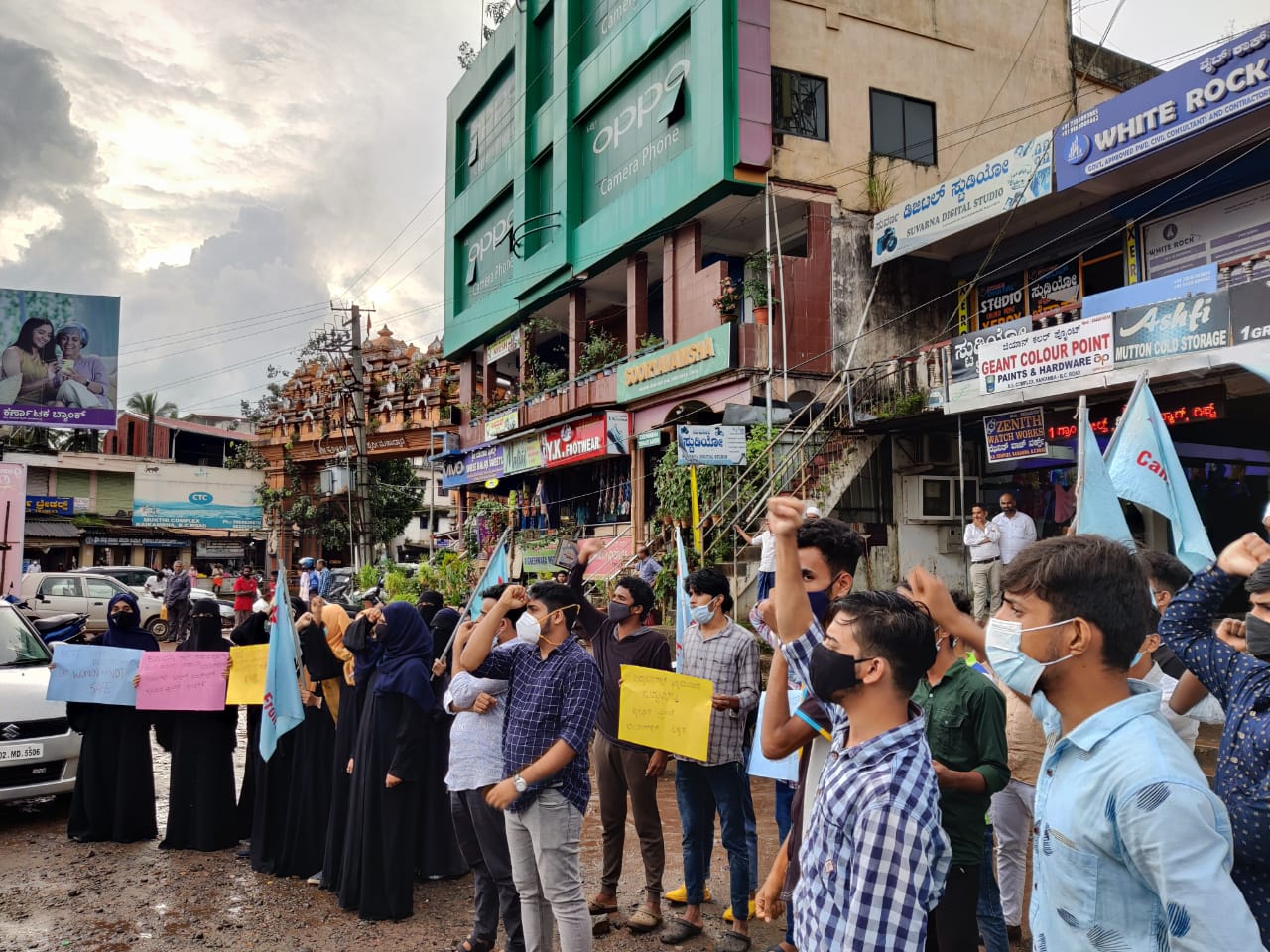 ಕಾರಿಂಜದಲ್ಲಿ ವಿದ್ಯಾರ್ಥಿಗಳ ಮೇಲೆ ಹಲ್ಲೆ ಪ್ರಕರಣ: ಕ್ಯಾಂಪಸ್ ಫ್ರಂಟ್ ಪ್ರತಿಭಟನೆ