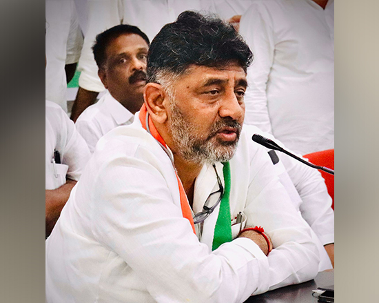 ಡ್ಯಾನ್ಸ್‌ ಕಲಿಯಲು ಆಸಕ್ತಿಯಿರುವವರು ಹುಬ್ಬಳ್ಳಿಯ ಗುಂಡಿಬಿದ್ದ ರಸ್ತೆಗಳಿಗೆ ಬನ್ನಿ: ಡಿಕೆಶಿ ವ್ಯಂಗ್ಯ