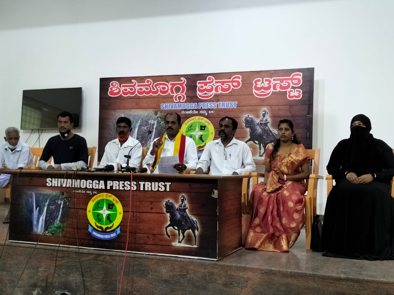 ಹುಣಸೋಡು ಸ್ಫೋಟ ಪ್ರಕರಣ: ಹಾನಿಗೊಳಗಾಗಿರುವ ಮನೆಗಳಿಗೆ ಪರಿಹಾರ ನೀಡುವಂತೆ ಒತ್ತಾಯ