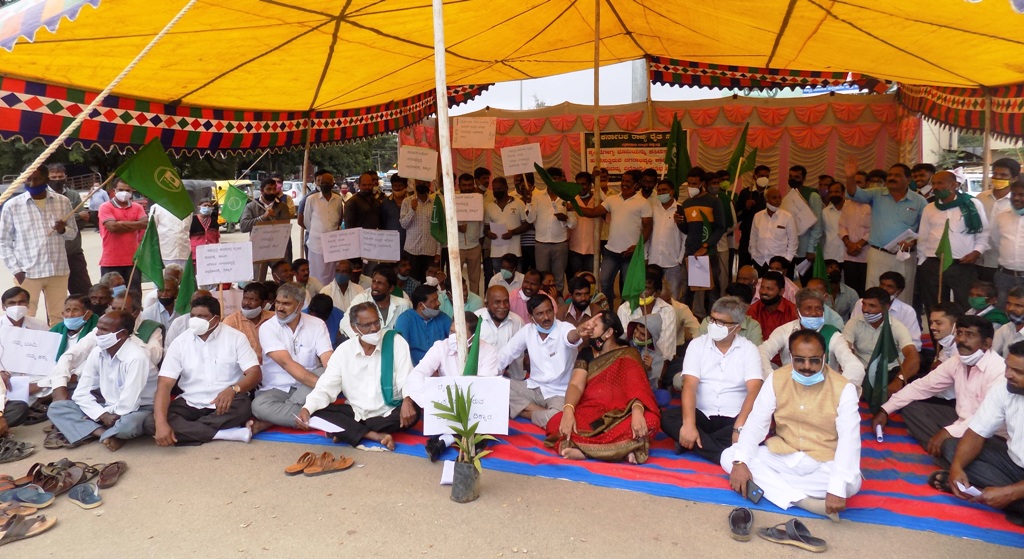 ಚಿಕ್ಕಮಗಳೂರು: ರೈತರ ವಿರೋಧದ ನಡುವೆ ವಸತಿ ಯೋಜನೆ ಜಾರಿಗೆ ಹುನ್ನಾರ; ಆರೋಪ