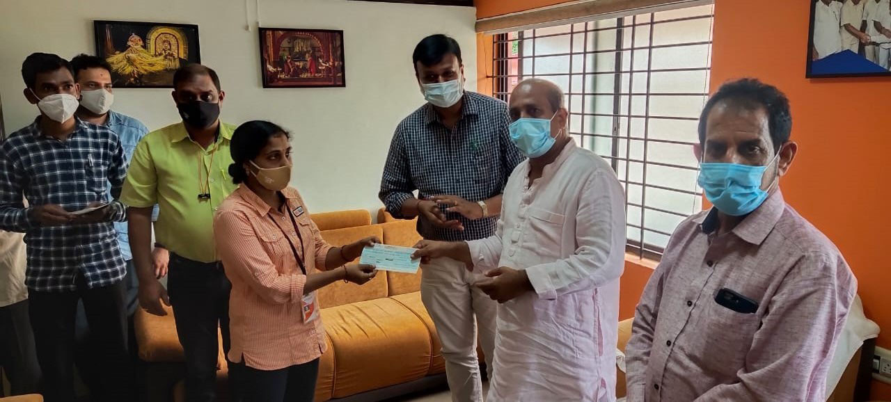 ಪ್ರಾಕೃತಿಕ ವಿಕೋಪದ ಪರಿಹಾರ ಧನ ಚೆಕ್ ವಿತರಣೆ