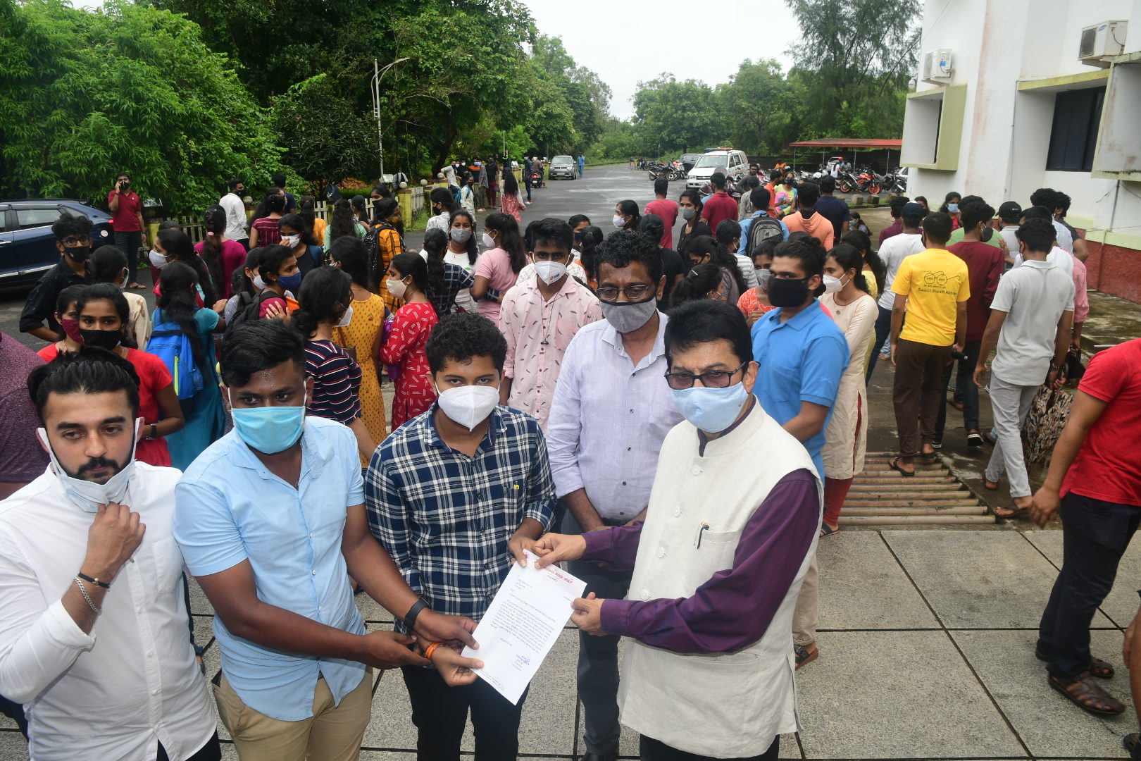 ಯುಜಿ, ಪಿಜಿ ಪರೀಕ್ಷೆ ನಡೆಸಲು ಒತ್ತಾಯಿಸಿ ಎಬಿವಿಪಿ ಪ್ರತಿಭಟನೆ
