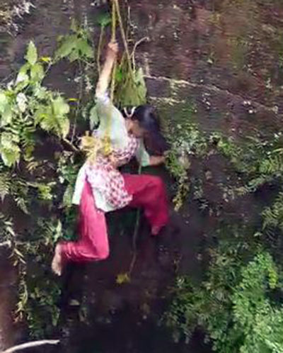 ಮಂಗಳೂರು: ಸೊಂಟಕ್ಕೆ ಹಗ್ಗ ಬಿಗಿದು ಬಾವಿಗಿಳಿದು ಬೆಕ್ಕಿನ ಮರಿಯನ್ನು ರಕ್ಷಿಸಿದ ಮಹಿಳೆ !