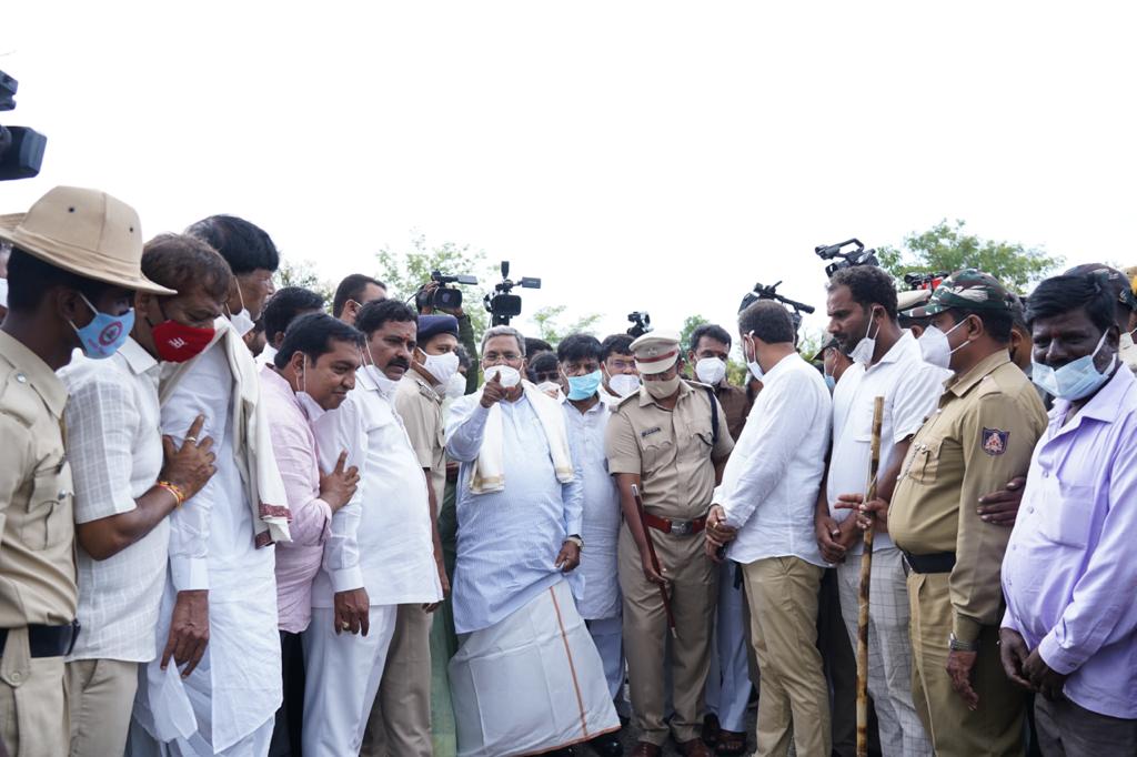 ಮೈಸೂರು ಅತ್ಯಾಚಾರ ಪ್ರಕರಣ: ಘಟನಾ ಸ್ಥಳಕ್ಕೆ ಸಿದ್ದರಾಮಯ್ಯ ಭೇಟಿ