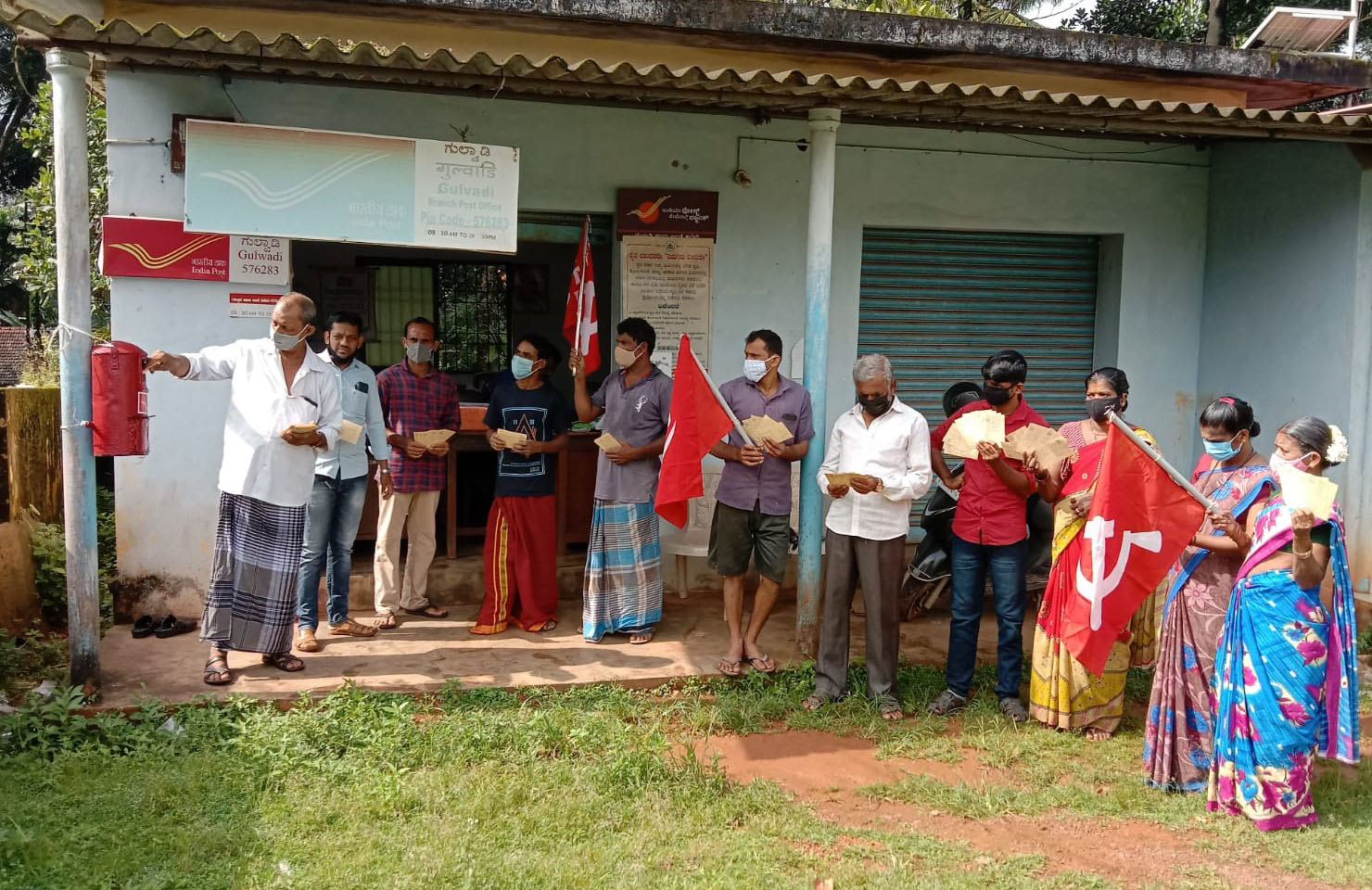 ಗುಲ್ವಾಡಿ: ಕಟ್ಟಡ ಕಾರ್ಮಿಕರ ಅಂಚೆ ಕಾರ್ಡ್ ಚಳವಳಿ