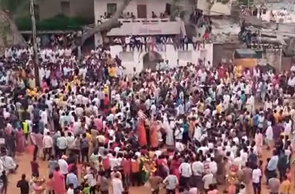 ಯಾದಗಿರಿ: ಕೋವಿಡ್ ನಿಯಮ ಉಲ್ಲಂಘಿಸಿ ಜಾತ್ರೆ; ದೂರು ದಾಖಲು