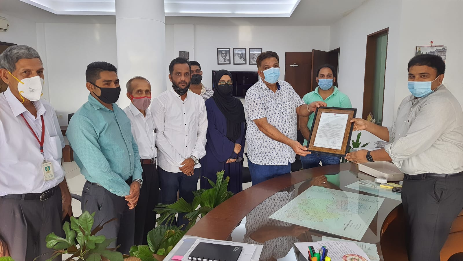 ರೆಡ್‌ಕ್ರಾಸ್ ಸಂಸ್ಥೆಯ ಸದಸ್ಯತ್ವ ಫಲಕ ಹಸ್ತಾಂತರ