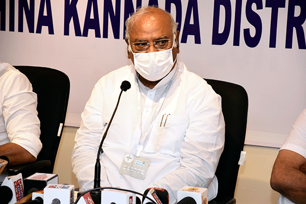 ದೇಶದಲ್ಲಿ ಕಾಂಗ್ರೆಸ್ ಮಾಡಿದ ಆಸ್ತಿಯನ್ನು ಬಿಜೆಪಿ ಮಾರಾಟಕ್ಕಿಟ್ಟಿದೆ: ಮಲ್ಲಿಕಾರ್ಜುನ ಖರ್ಗೆ