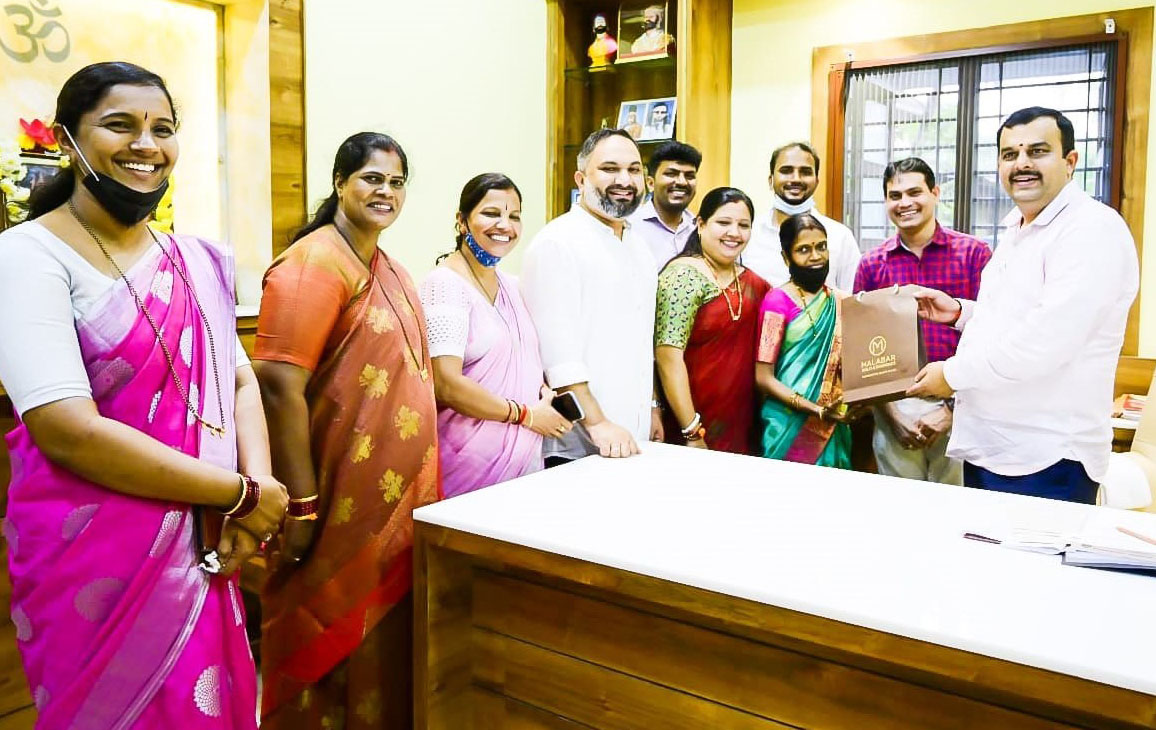 ಮಲಬಾರ್ ಗೋಲ್ಡ್‌ನಿಂದ 100ನೇ ಫಲಾನುಭವಿಗೆ ಚಿನ್ನ ಹಸ್ತಾಂತರ