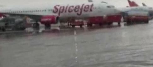 ಹೊಸದಿಲ್ಲಿ: ಭಾರೀ ಮಳೆ, ವಿಮಾನ ನಿಲ್ದಾಣ, ನಗರದ ವಿವಿಧ ಭಾಗ ಜಲಾವೃತ