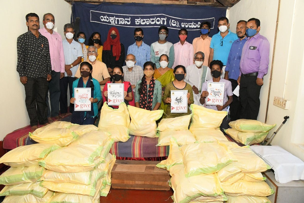 ವಿದ್ಯಾಪೋಷಕ್ ವಿದ್ಯಾರ್ಥಿಗಳಿಗೆ ಆಹಾರ ಕಿಟ್ ವಿತರಣೆ