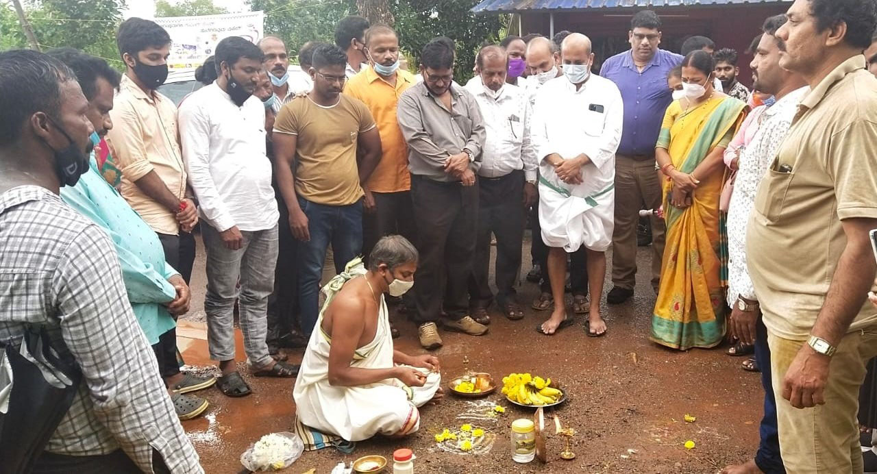 4 ಕೋಟಿ ವೆಚ್ಚದಲ್ಲಿ ದೂಪದಕಟ್ಟೆ -ಹೊನ್ನಾಳ ರಸ್ತೆ ಅಭಿವೃದ್ಧಿಗೆ ಚಾಲನೆ