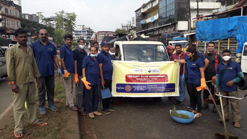 ಮೊಡಂಕಾಪು: ರೋಟರಿ ಕ್ಲಬ್ ವತಿಯಿಂದ ಸ್ವಚ್ಛತಾ ಕಾರ್ಯಕ್ರಮ
