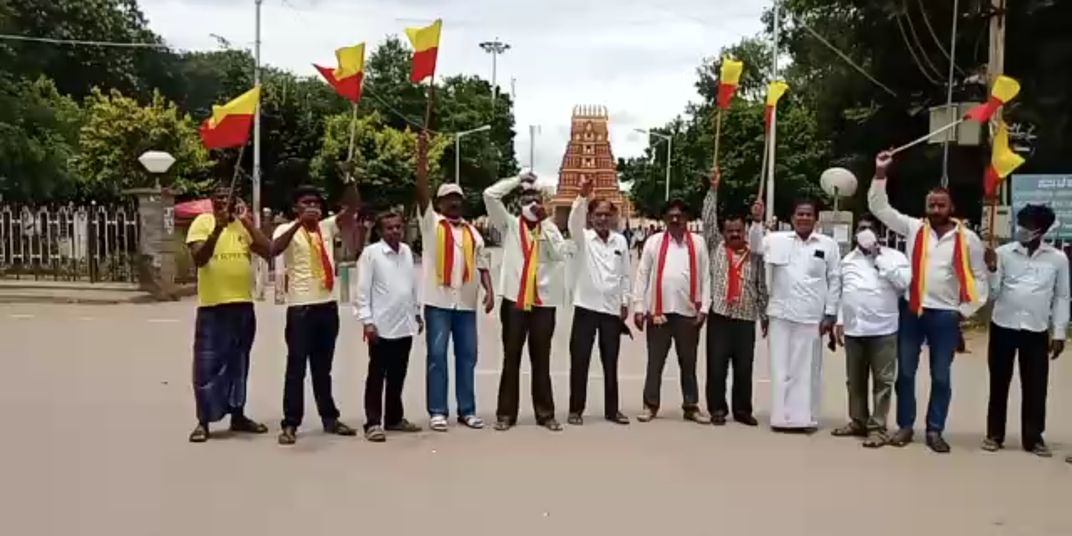 ಚಾಮರಾಜನಗರ: ದೇವಾಲಯ ತೆರವಿಗೆ ವಿರೋಧ; ಪ್ರತಿಭಟನೆ