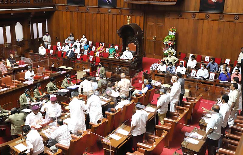 ಪರಿಷತ್‍ನಲ್ಲಿ ಆಸ್ಕರ್ ಫೆರ್ನಾಂಡಿಸ್, ಸಂಚಾರಿ ವಿಜಯ್‍ಗೆ ಸಂತಾಪ