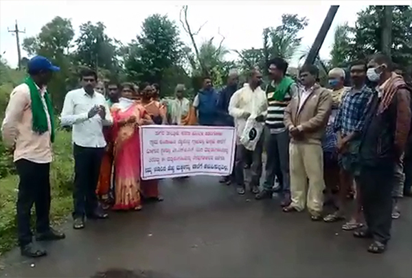 ಶಿವಮೊಗ್ಗ: ಹೆಣ್ಣು ಮಕ್ಕಳನ್ನು ಶಾಲೆಗೆ ಕಳುಹಿಸಲ್ಲ; ಮದ್ಯದ ಅಂಗಡಿ ವಿರೋಧಿಸಿ ಗ್ರಾಮಸ್ಥರ ಅಭಿಯಾನ