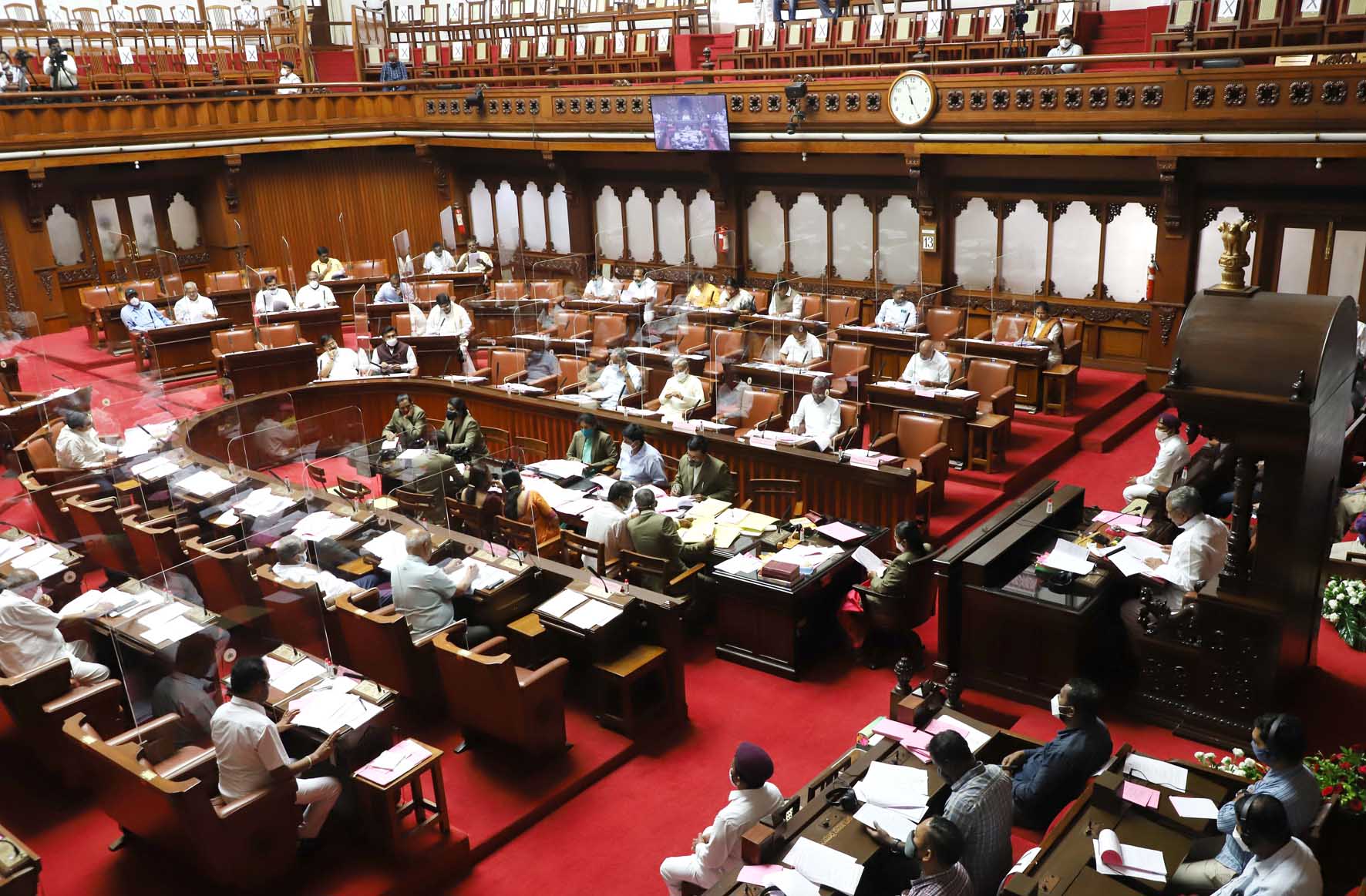 ಸಚಿವ ಮಾಧುಸ್ವಾಮಿ-ಡಾ.ಜಿ.ಪರಮೇಶ್ವರ್ ಜಟಾಪಟಿ: ಎತ್ತಿನಹೊಳೆ ಯೋಜನೆ ಭೂಸ್ವಾಧೀನಕ್ಕೆ ಹಣ ನೀಡಲು ಒತ್ತಾಯ