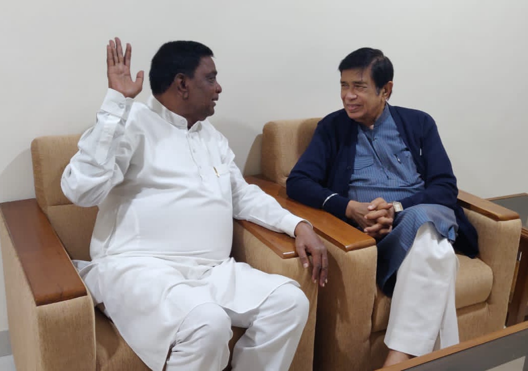 ಆಸ್ಕರ್ ಫರ್ನಾಂಡಿಸ್ ನನ್ನ ಪೊಲಿಟಿಕಲ್ ಗಾಡ್‍ಫಾದರ್: ನೆನಪು ಬಿಚ್ಚಿಟ್ಟ ಸಂಸದ ವಿ.ಶ್ರೀನಿವಾಸ್ ಪ್ರಸಾದ್