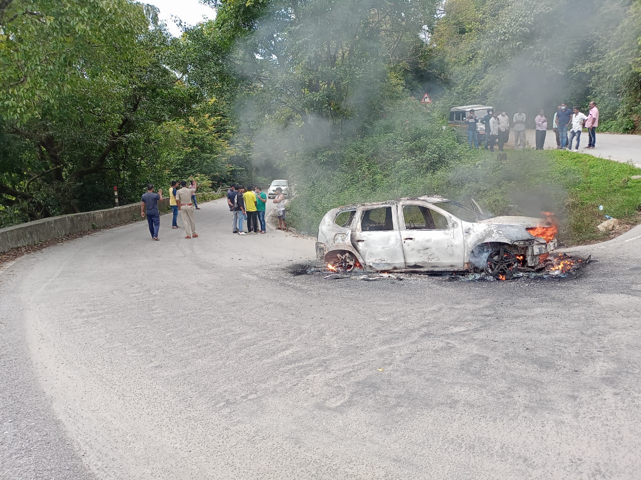 ಆಗುಂಬೆ: ಚಲಿಸುತ್ತಿದ್ದ ಕಾರಿನಲ್ಲಿ ಬೆಂಕಿ ಆಕಸ್ಮಿಕ; ಪ್ರಾಣಾಪಾಯದಿಂದ ಪ್ರಯಾಣಿಕರು ಪಾರು