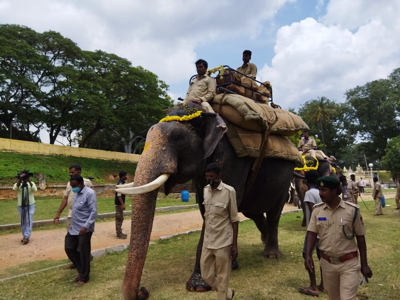 ಮೈಸೂರು ದಸರಾ: ಮರಳಿನ ಮೂಟೆಯ ತಾಲೀಮು ಆರಂಭ