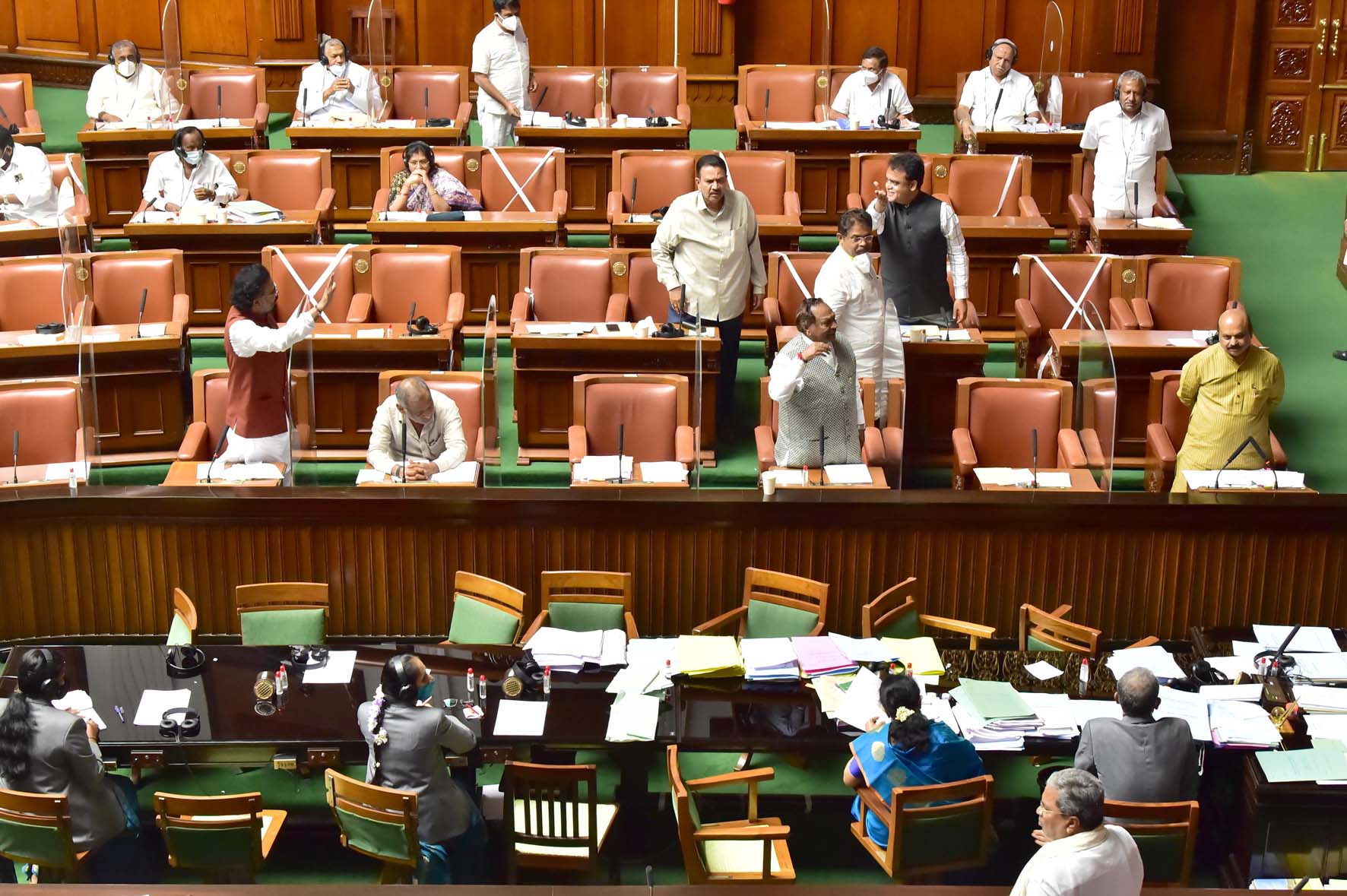 ರಾಯಚೂರು ಬಸ್ಸುಗಳನ್ನು ನೋಡಿದರೆ ಯಾವ ಜನರೂ ಕೂರಲ್ಲ: ಕಾಂಗ್ರೆಸ್ ಶಾಸಕ ಬಸವನಗೌಡ ದದ್ದಲ್