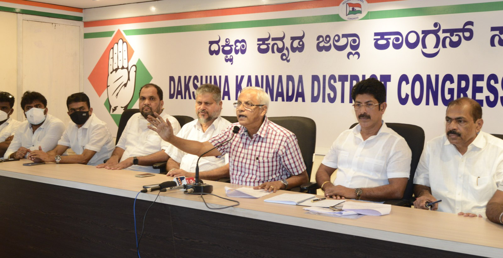 ಮನಪಾ ತ್ಯಾಜ್ಯ ವಿಲೇವಾರಿ ಗುತ್ತಿಗೆಯಲ್ಲಿ ಕಿಕ್‌ಬ್ಯಾಕ್: ಮಾಜಿ ಶಾಸಕ ಲೋಬೋ, ವಿಪಕ್ಷ ನಾಯಕ ವಿನಯರಾಜ್ ಆರೋಪ